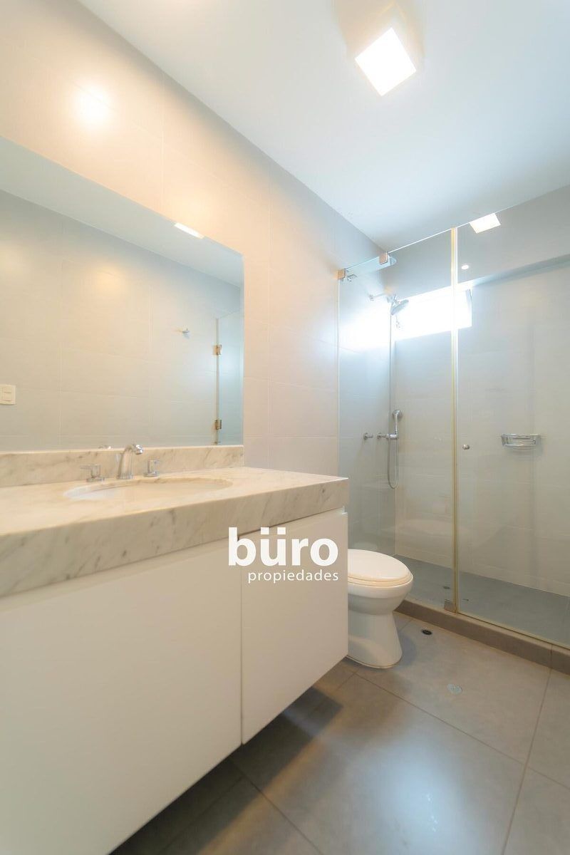 16 de 25: Baño de Dormitorio #  2 con ducha