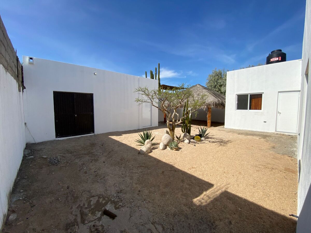 26 de 32: PATRIO TRASERO