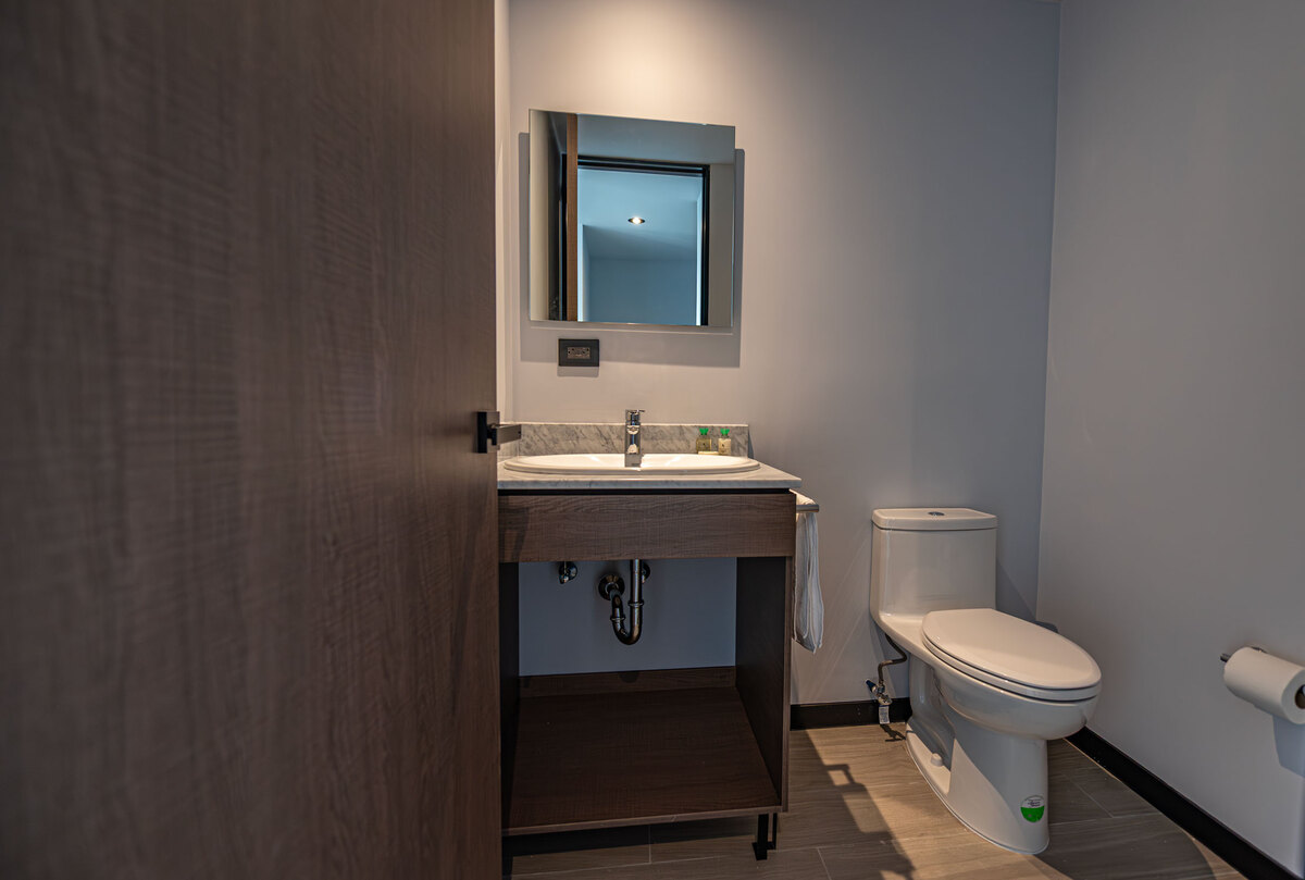 3 de 19: MEDIO BAÑO