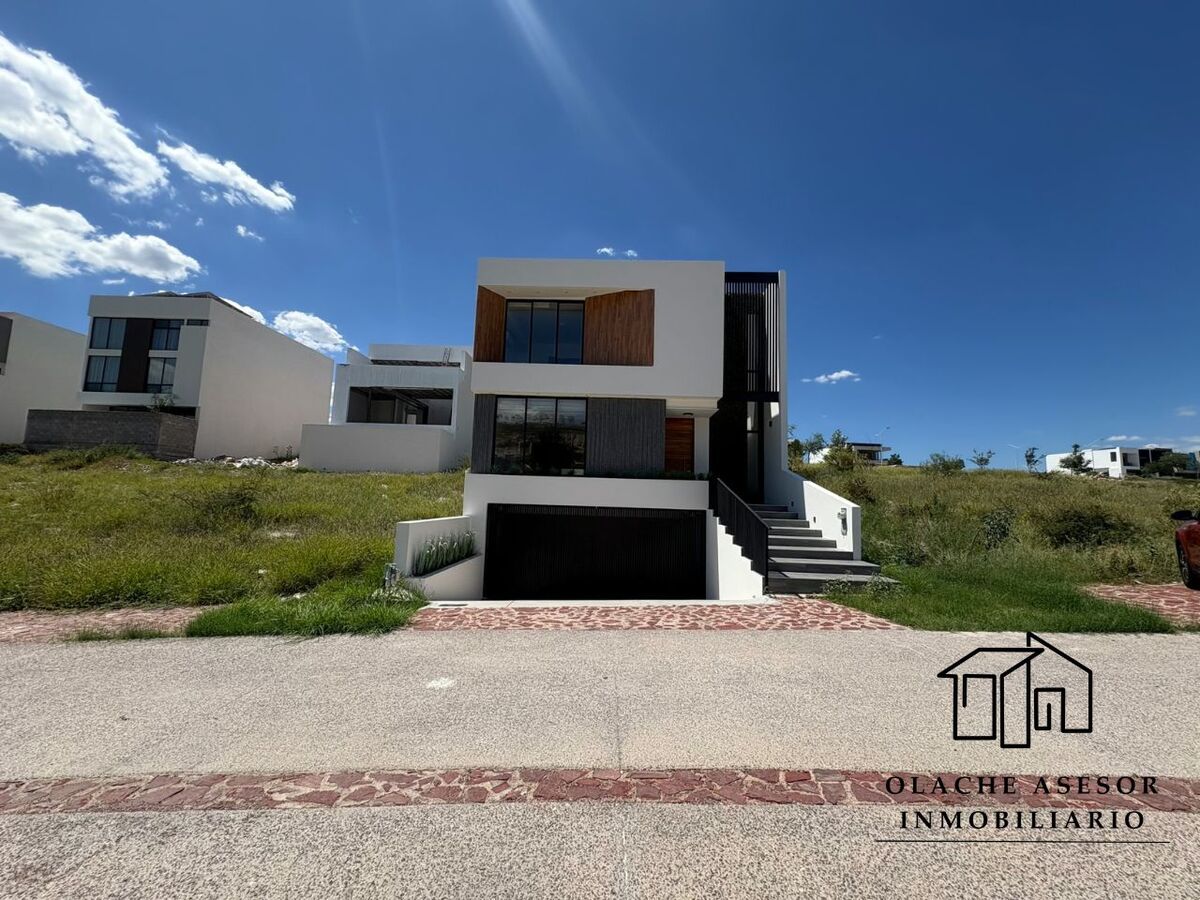 1 of 22: FACHADA