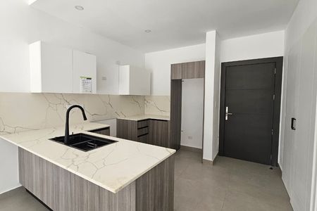 EB-UE4205