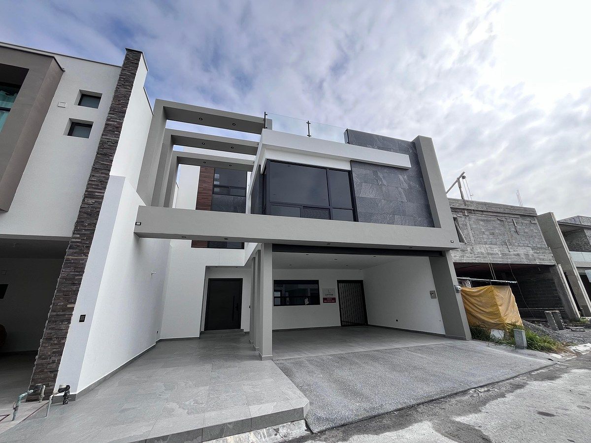 House for Sale Amorada Residential, photo 1 of 47