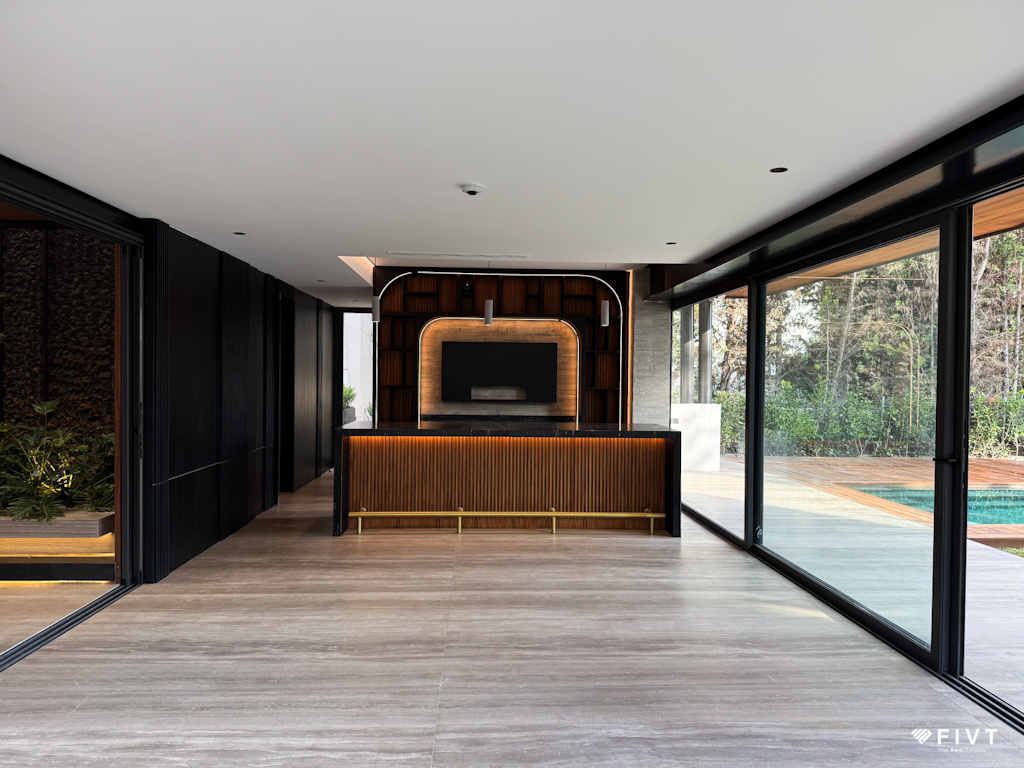 5 of 27: Comedor y Bar