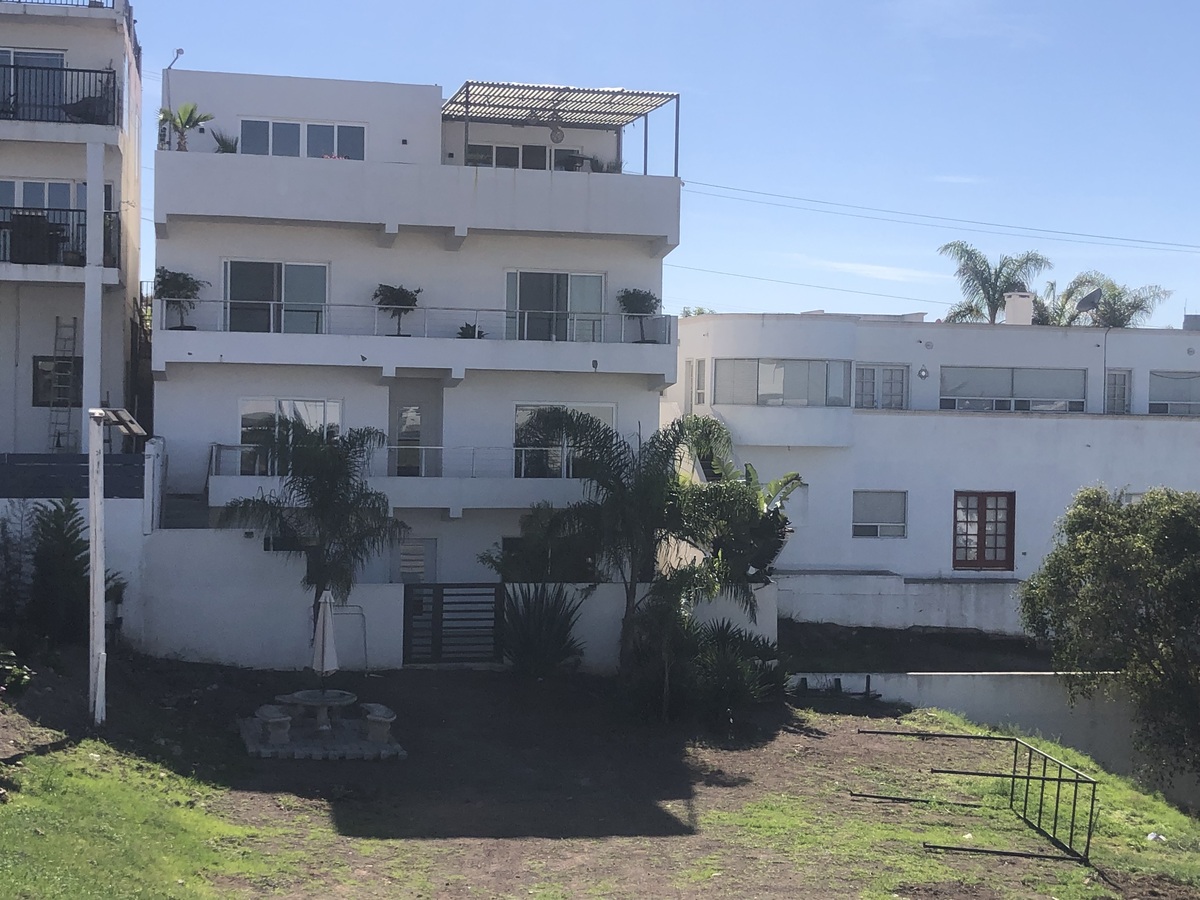 2 de 10: Adosado en segundo nivel