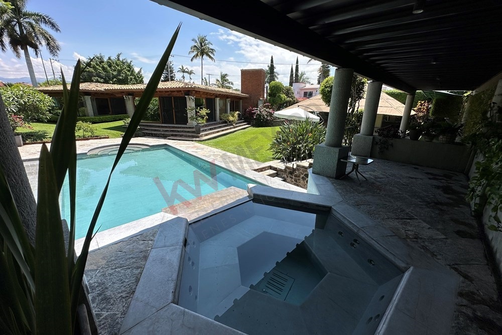 3 de 34: Jacuzzi
