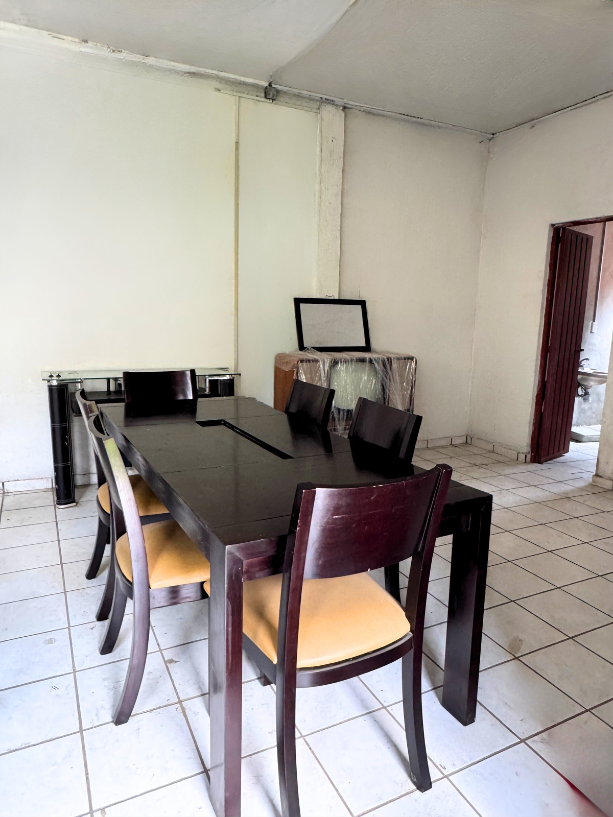 5 de 9: Comedor y entrada al baño