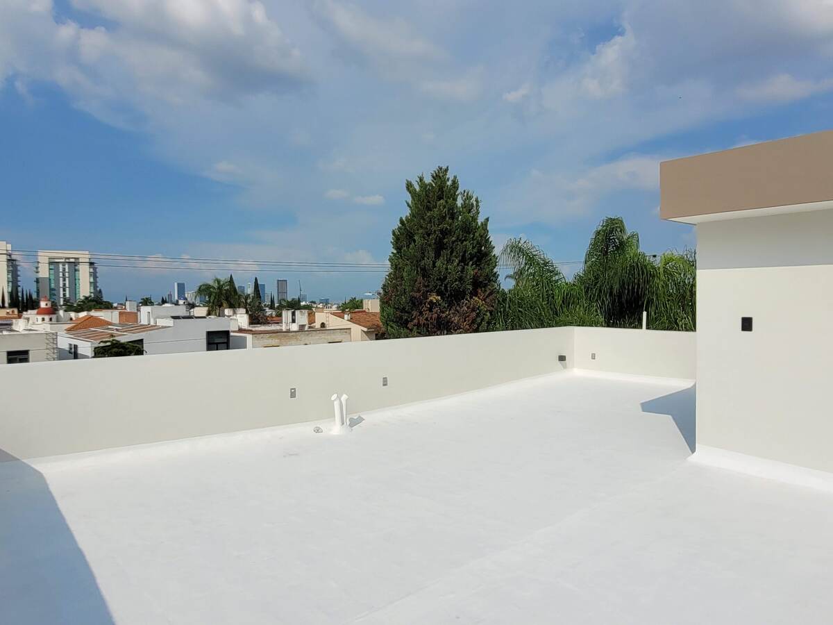 5 of 5: Vista Roof Top