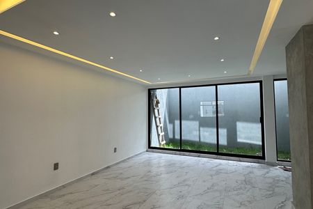 EB-UE4942
