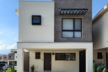 EB-UE4973