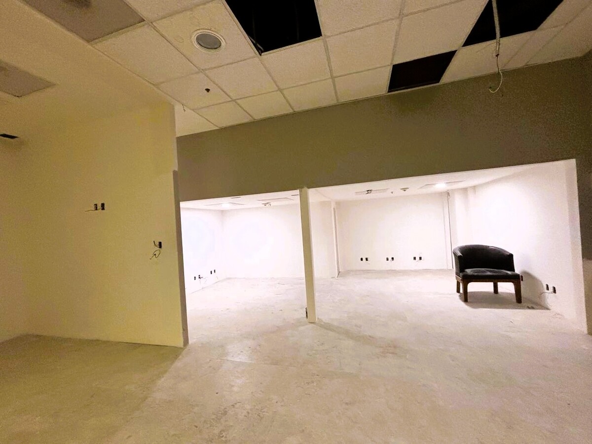 3 of 10: Interior