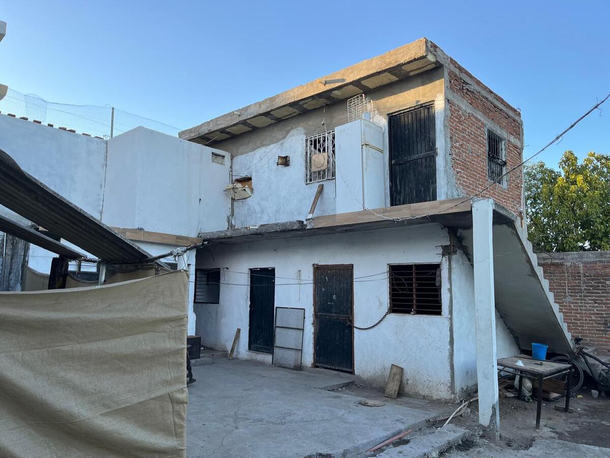 2 of 4: 3 departamentos parte trasera de la propiedad
