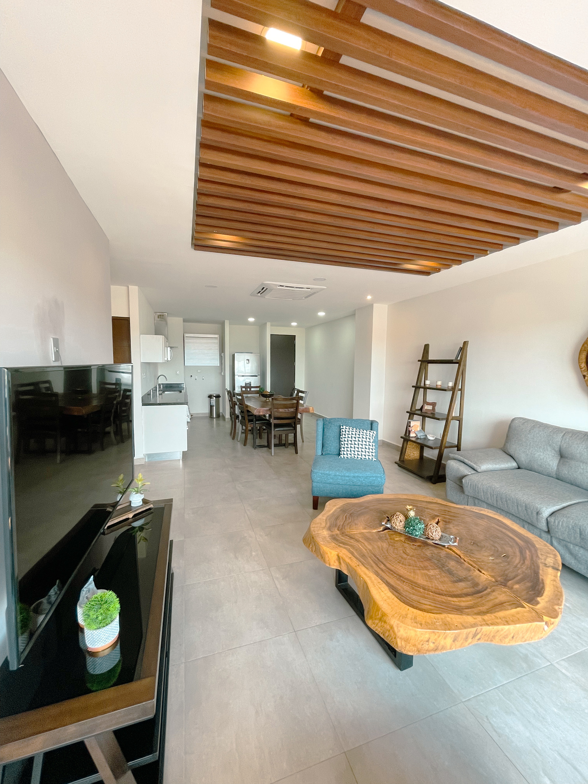 3 de 20: Área de sala comedor y cocina