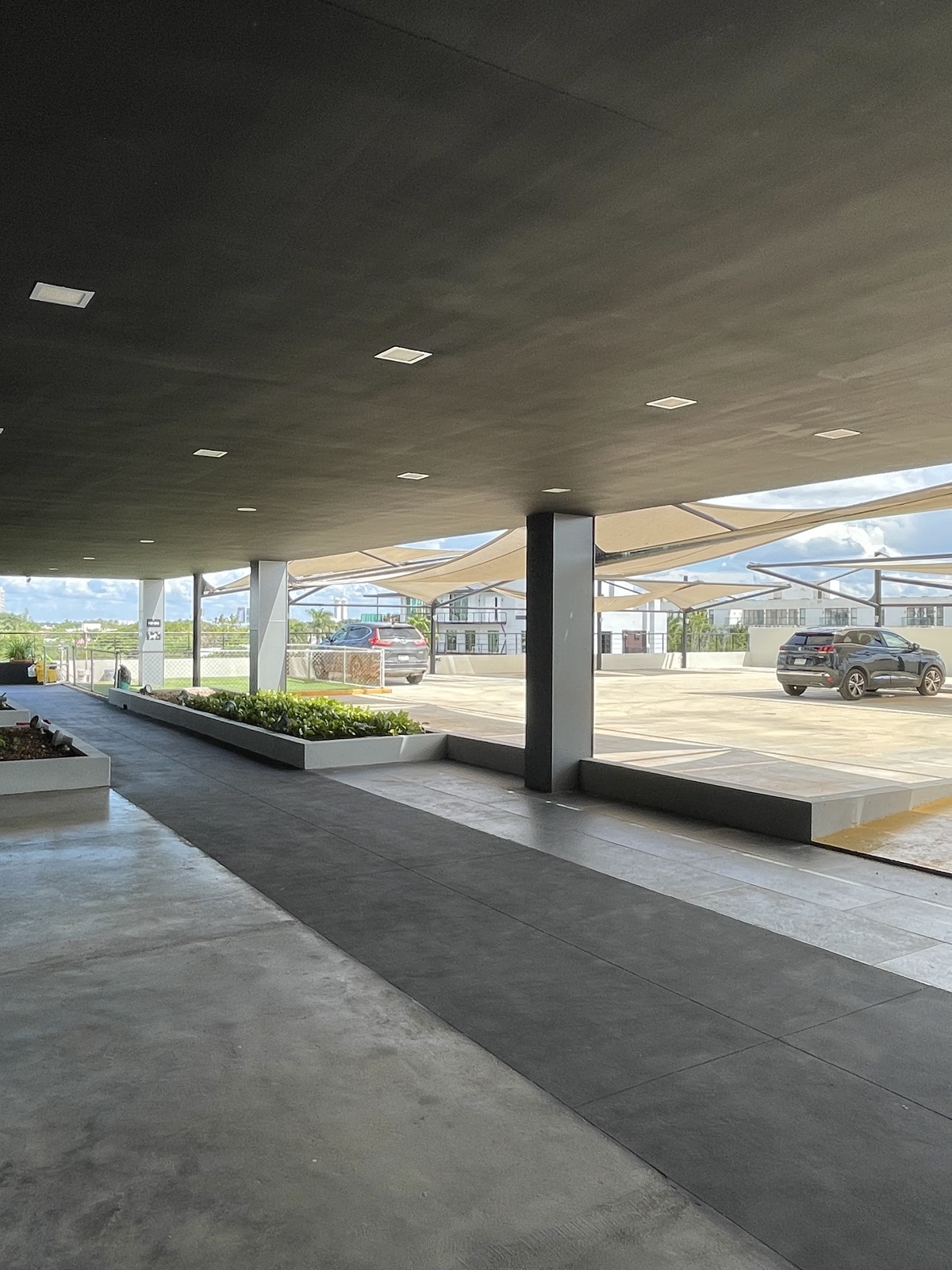 17 de 20: Área de estacionamiento y PET park