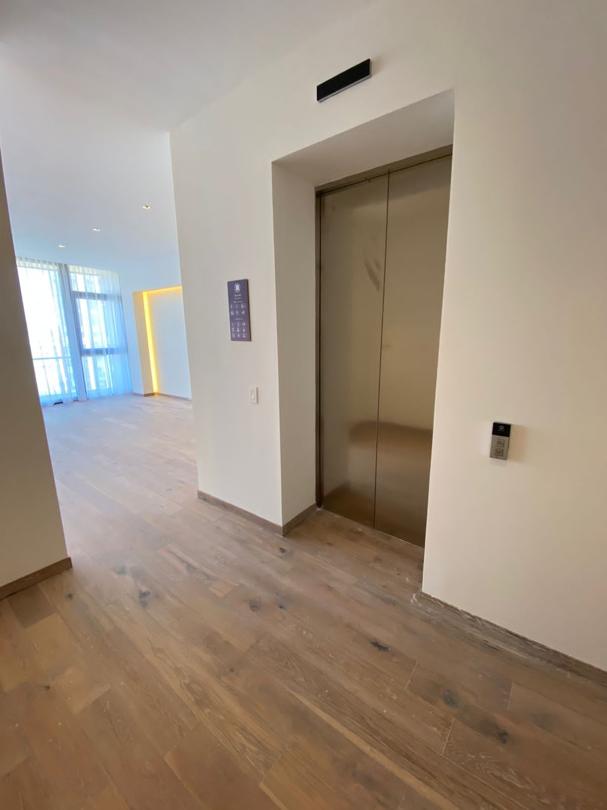 10 de 21: hall