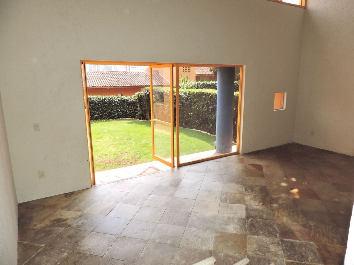 4 de 29: Sala y jardín