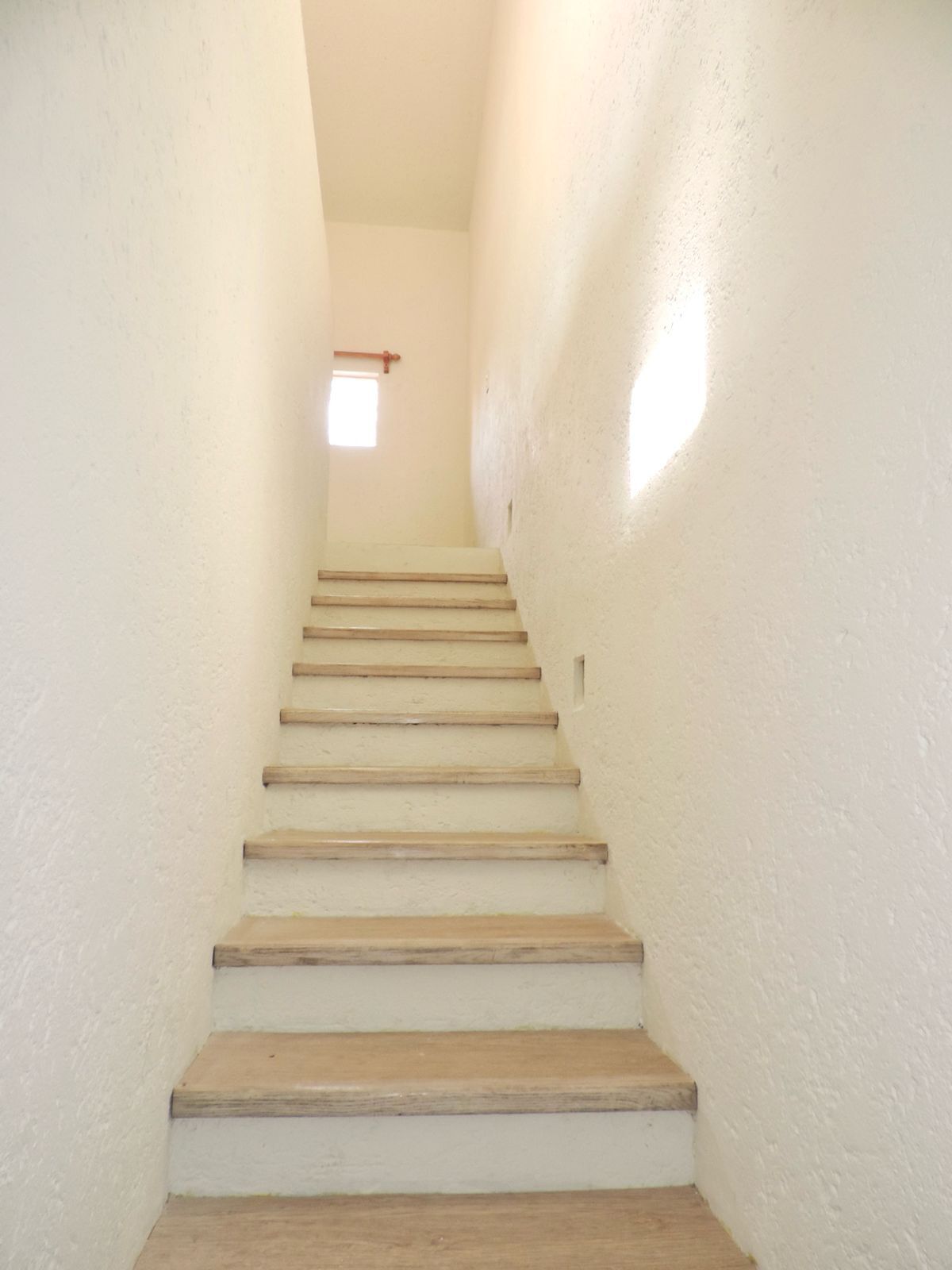 10 de 29: Escalera al piso 2