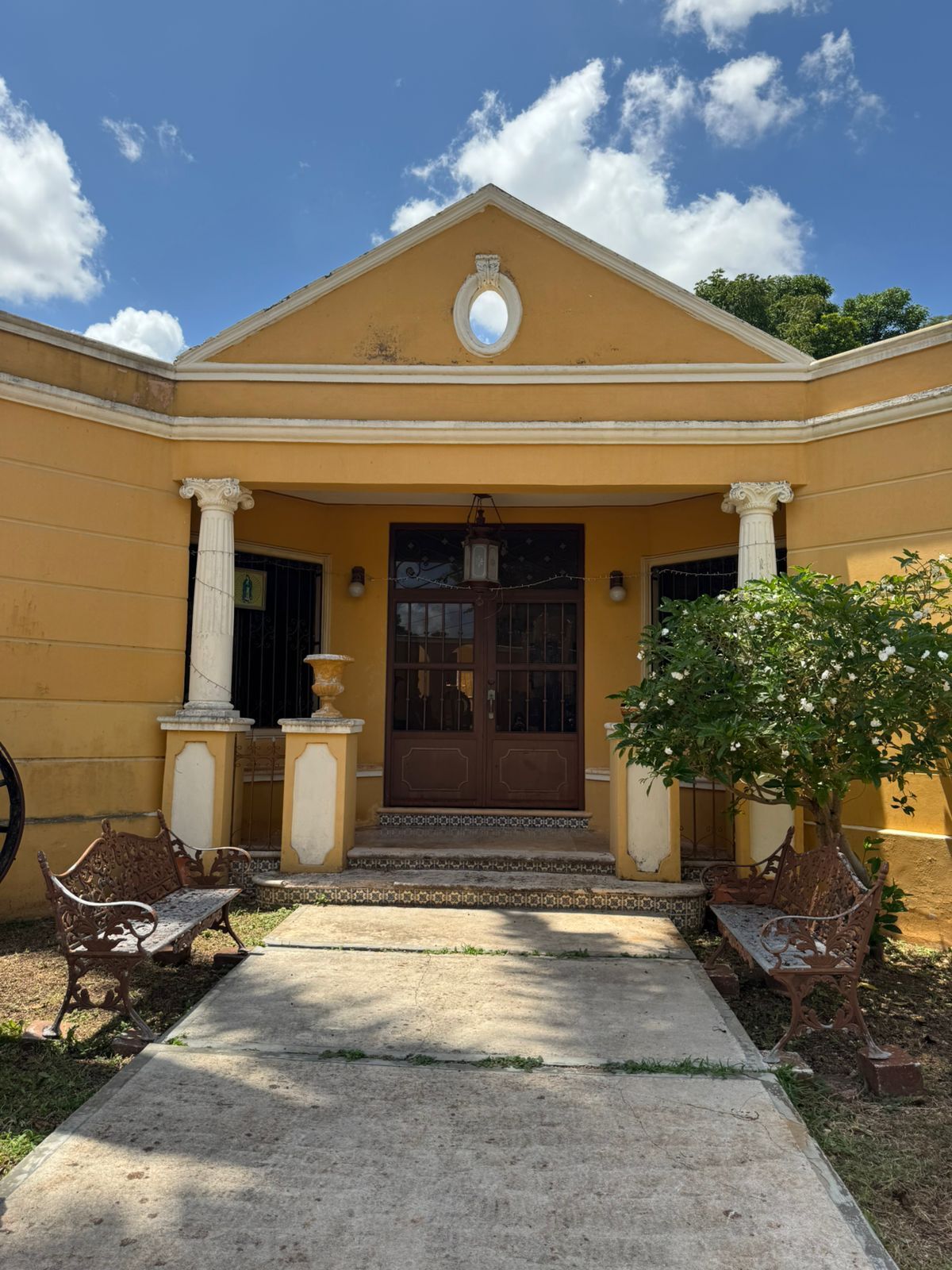 2 of 23: Puerta principal