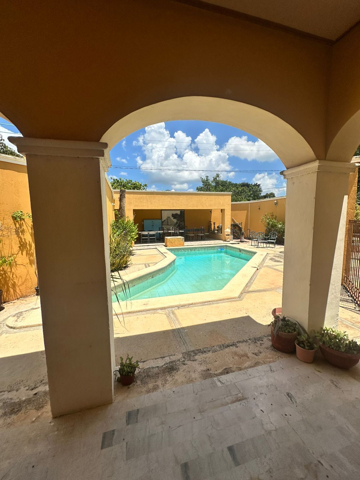 4 of 23: Piscina
