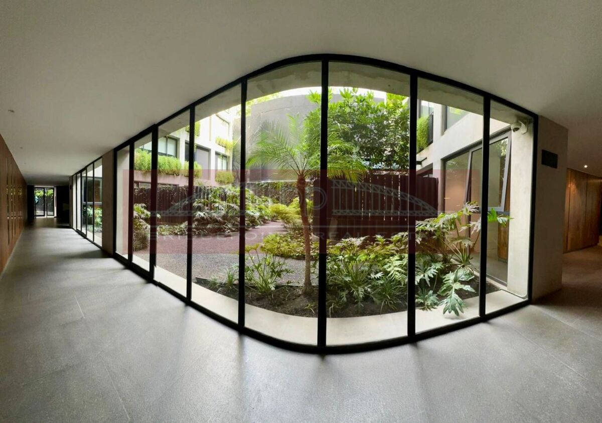 5 de 47: Jardín interior del edificio