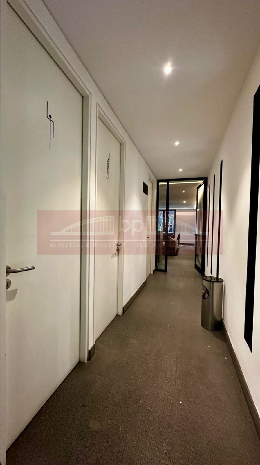 10 de 47: Baños hombres y mujeres (área común)