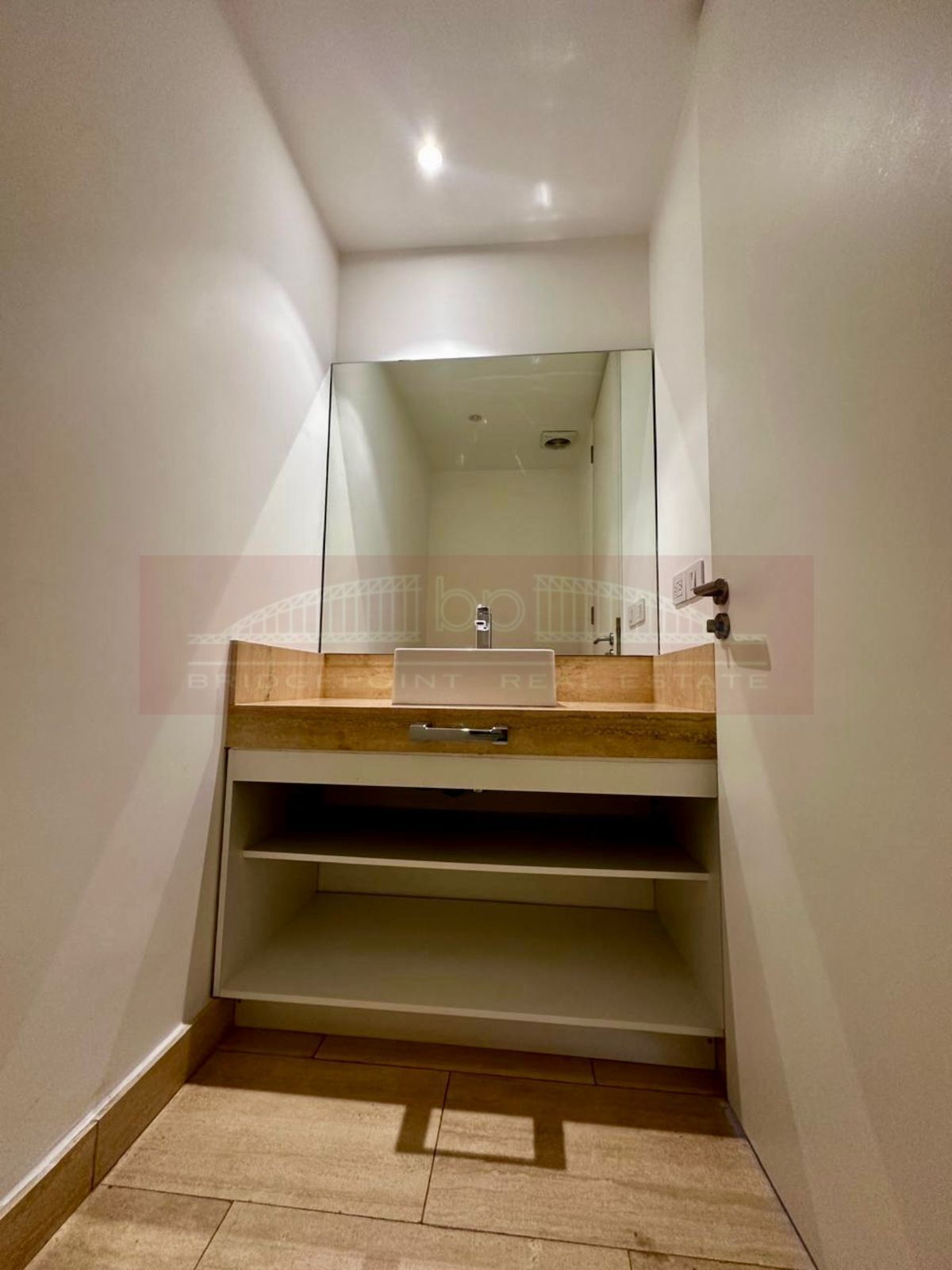 25 de 47: Medio baño de visitas (Estancia)