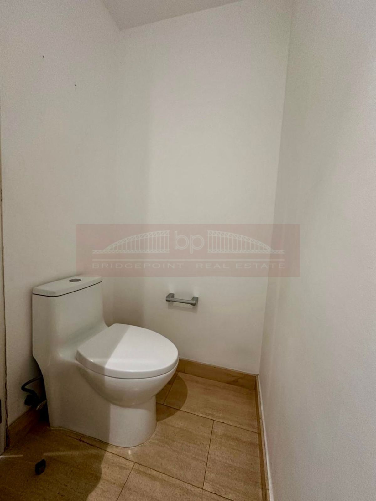 26 de 47: Medio baño de visitas (Estancia)