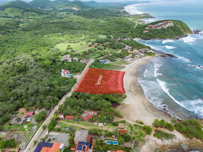 2 de 11: Terreno Frente a Playa 7,134 m2