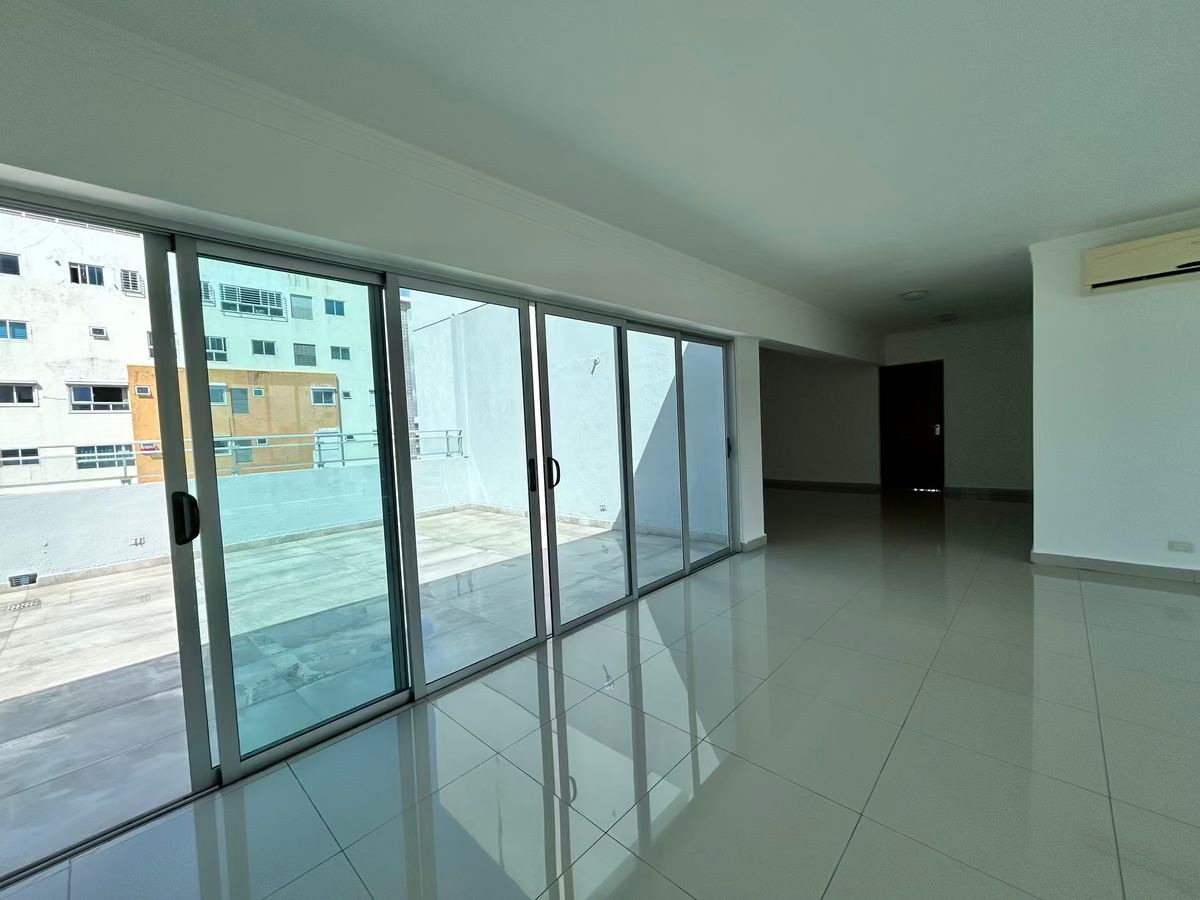 16 de 16: Salón multiuso y terraza común