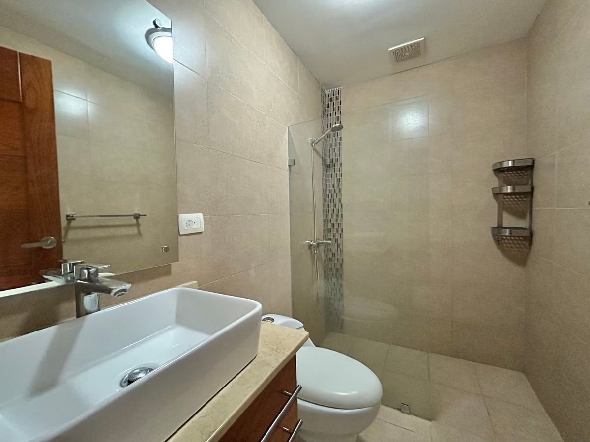 9 de 16: Baño habitación secundaria