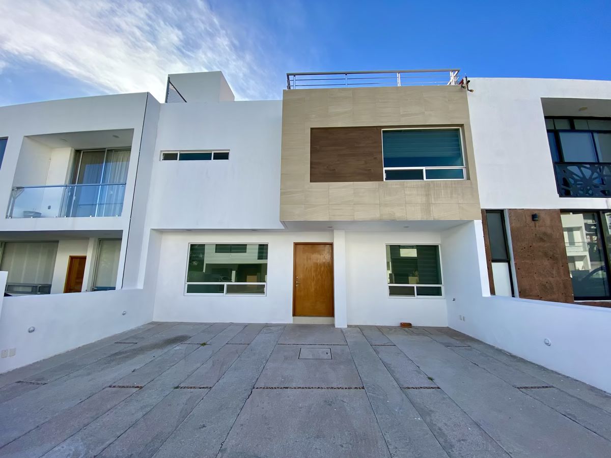 1 of 27: Fachada
