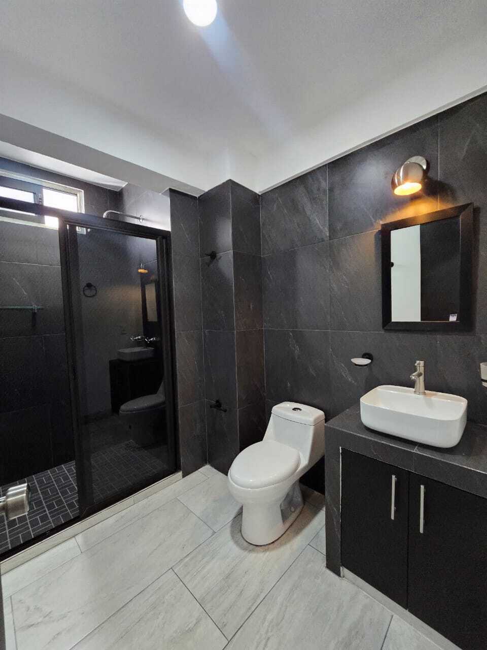 18 de 39: baño completo compartido