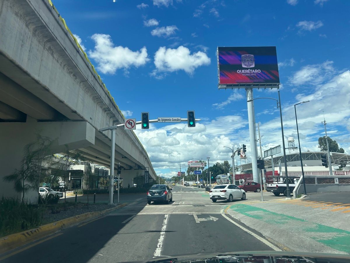 8 de 8: Lindando, casi esquina de Epigmenio, González