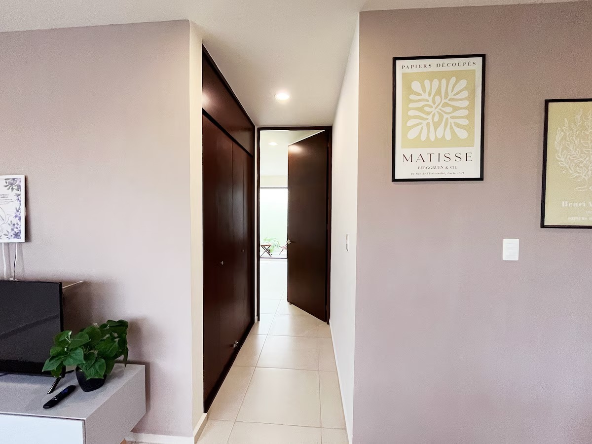 6 de 18: pasillo al cuarto, closet de servicio