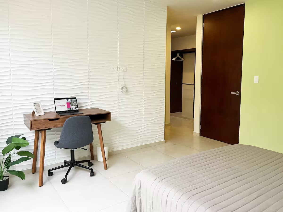 10 de 18: escritorio en recamara