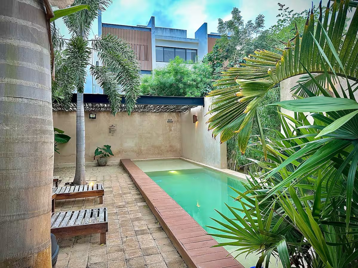 17 de 18: alberca, area común