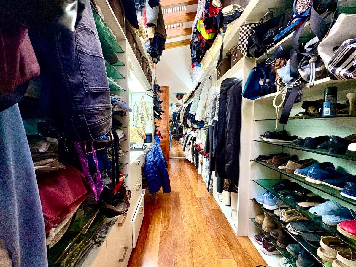 29 de 41: VESTIDOR RECÁMARA PRINCIPAL