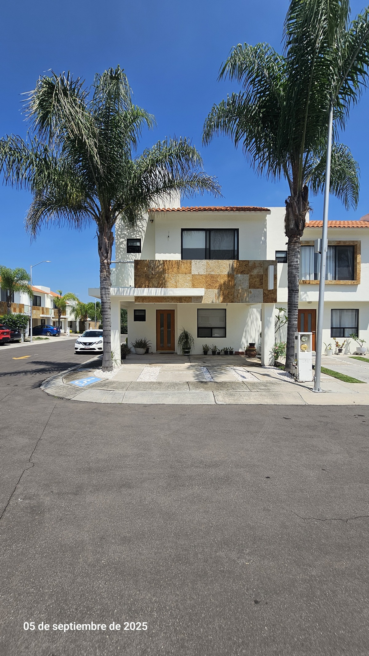 1 de 15: FRENTE DE LA CASA