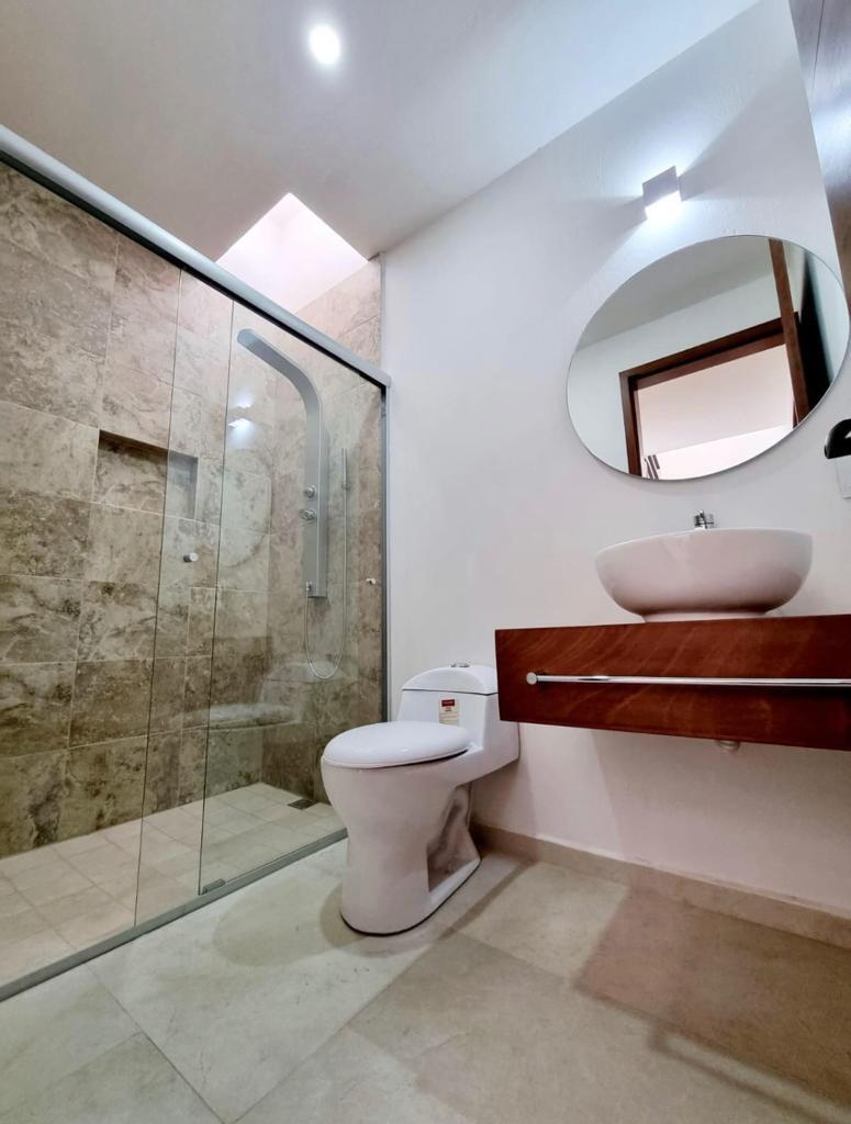 19 de 33: Baño completo recamaras secundarias