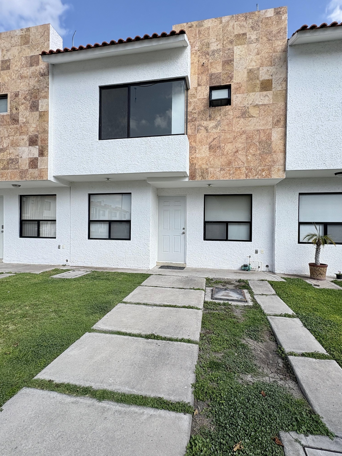 2 de 17: Fachada Principal