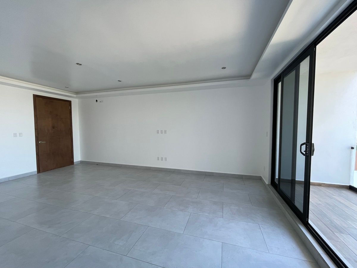 7 de 36: Recámara con Walking Clóset y baño completo.