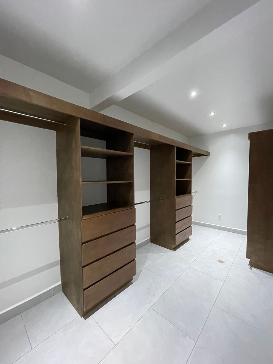 9 de 36: Clóset de Master 2
