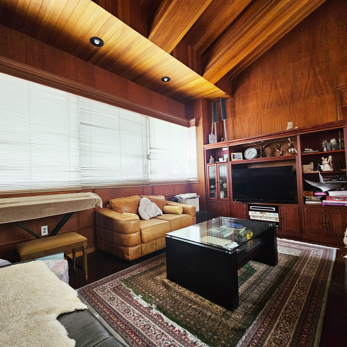 32 of 46: Livingroom