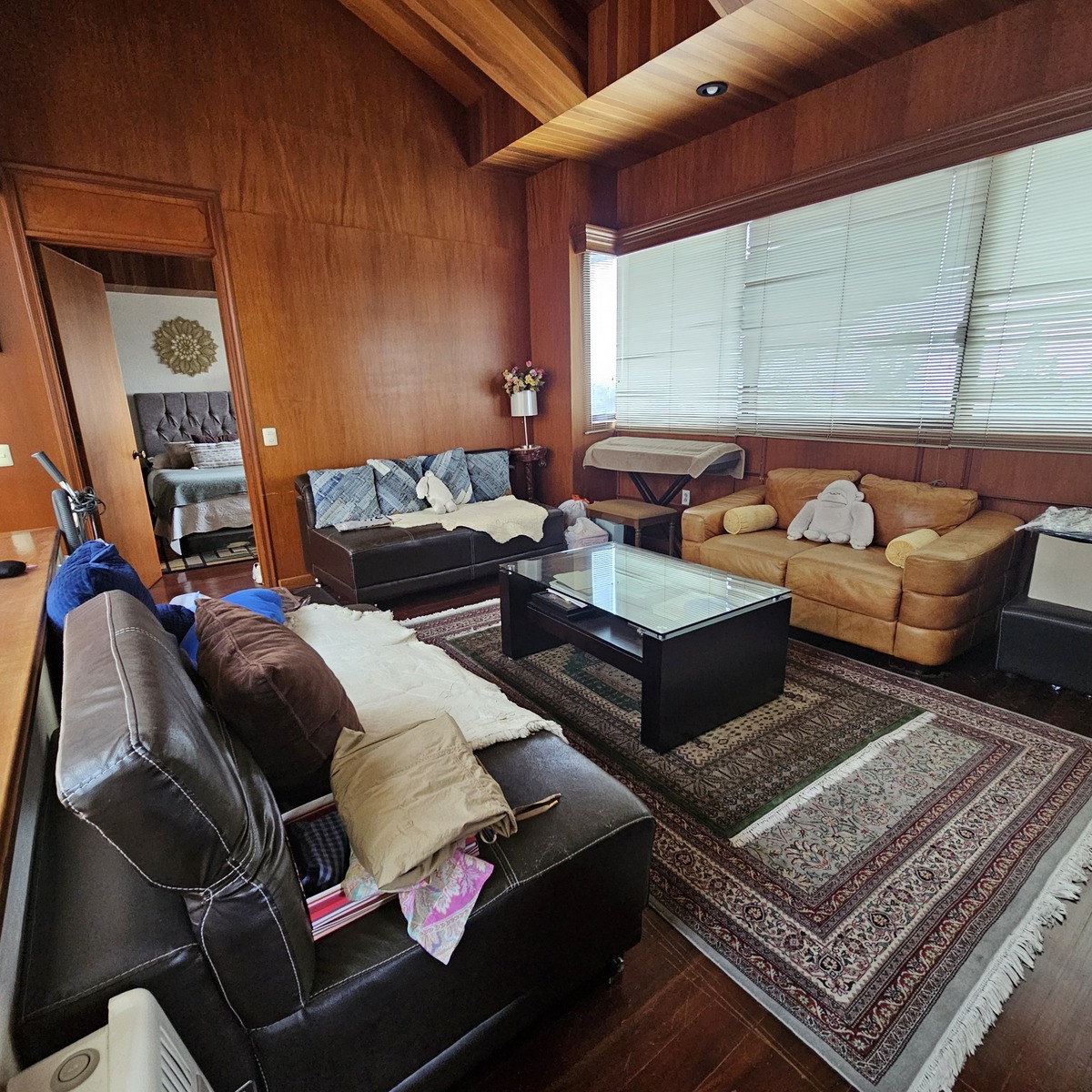 33 of 46: Livingroom