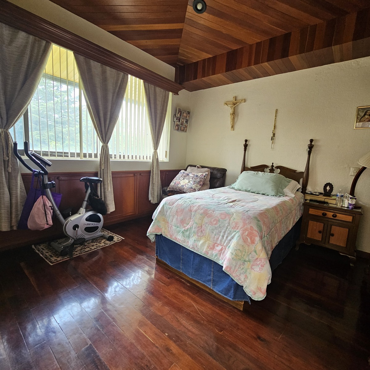 35 of 46: Habitación Secundaria 1
