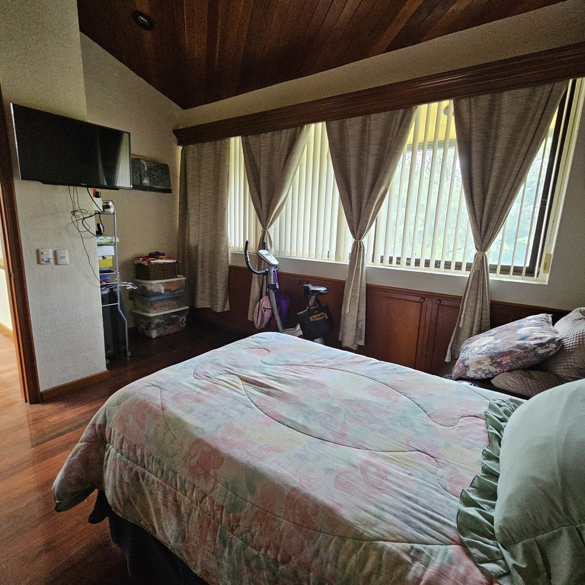 36 of 46: Habitación Secundaria 1