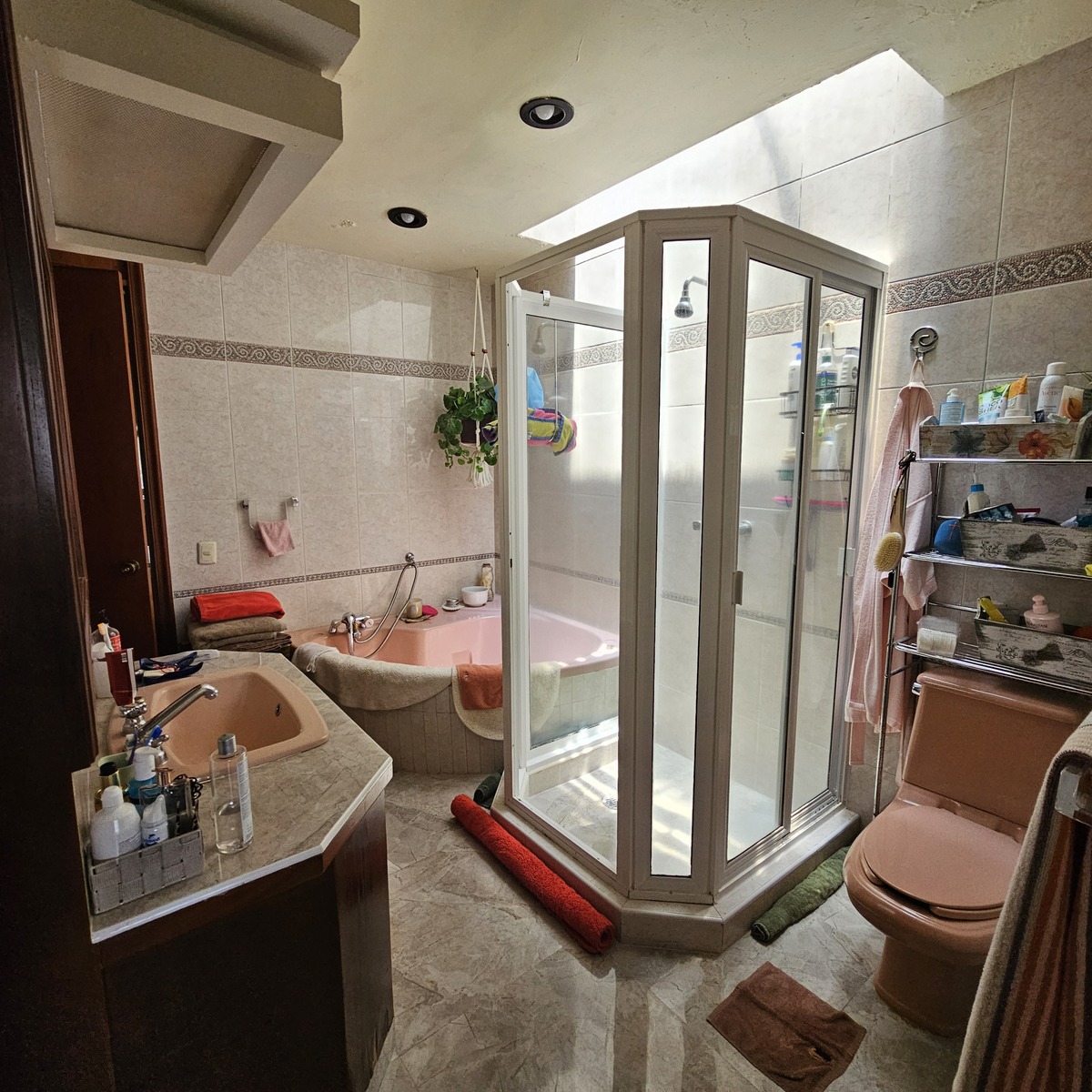 38 of 46: Baño habitaciones secundarias