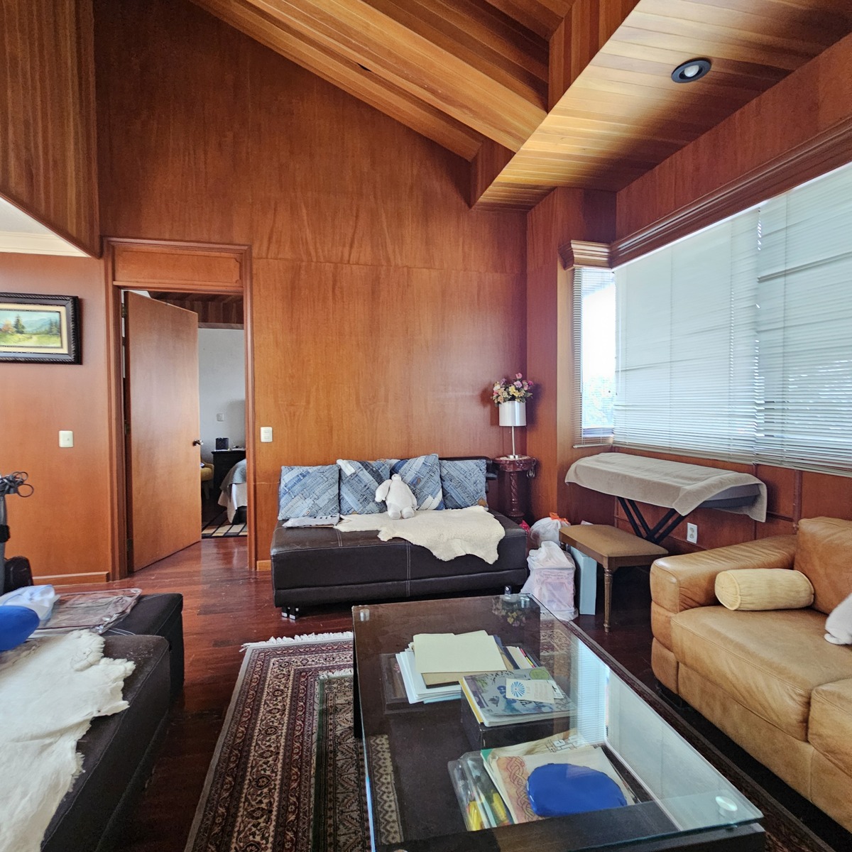 34 of 46: Livingroom