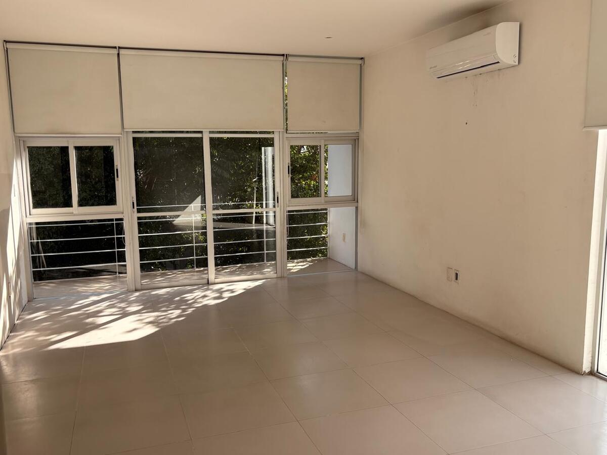 17 de 41: recámara principal con aire acondicionado