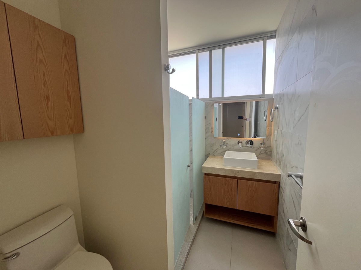 27 de 40: baño habitación 3