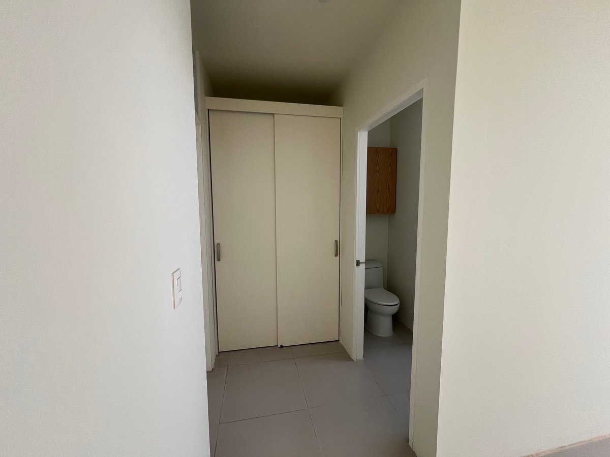 28 de 40: clóset y baño